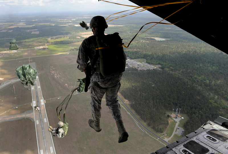 Illustration for article titled This Image of a Soldier Walking On Air Is Simply Awesome